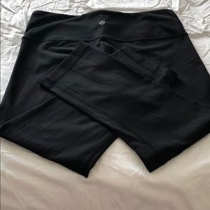 COPY - Lululemon Wunder Under Crops. Black Size 8